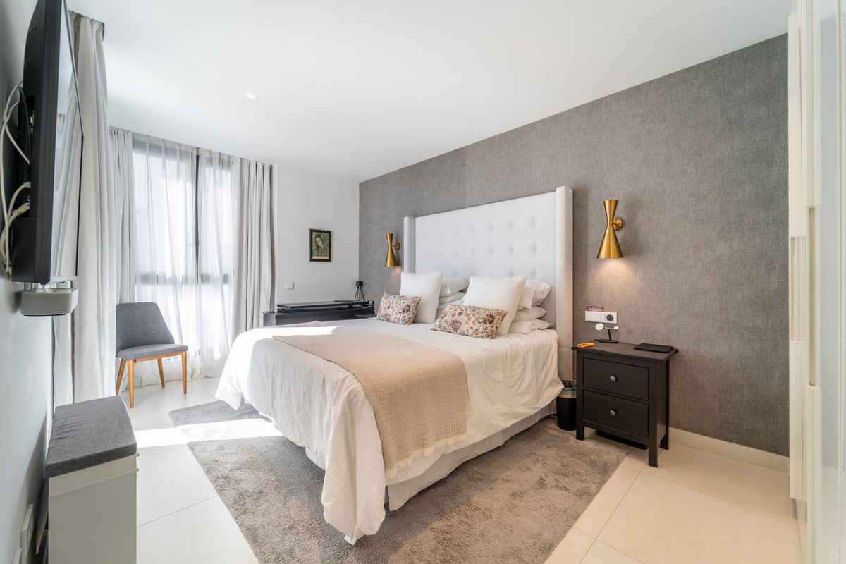 3 Bed Apartment for sale in Fuengirola Costa Del Sol, Málaga, Spain