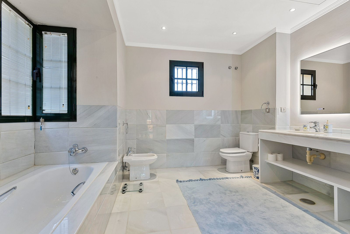 Se vende Villa - Chalet de 5 dormitorios en Costa Del Sol, Málaga, España
