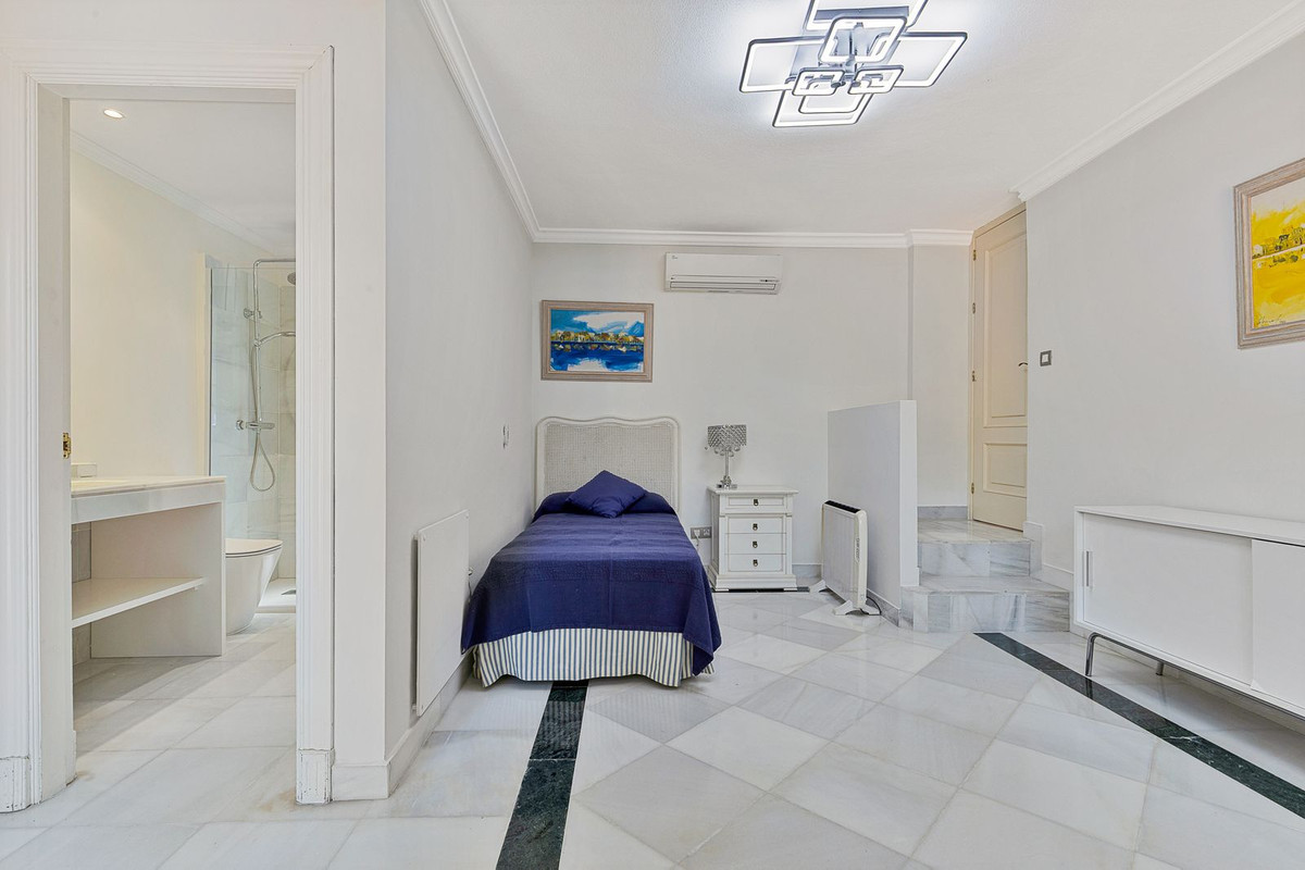 Se vende Villa - Chalet de 5 dormitorios en Costa Del Sol, Málaga, España