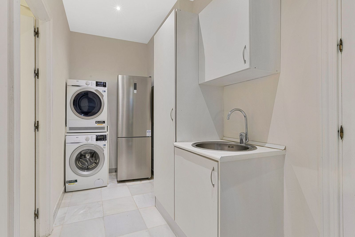 Se vende Villa - Chalet de 5 dormitorios en Costa Del Sol, Málaga, España