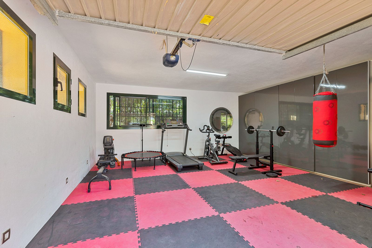 Se vende Villa - Chalet de 5 dormitorios en Costa Del Sol, Málaga, España