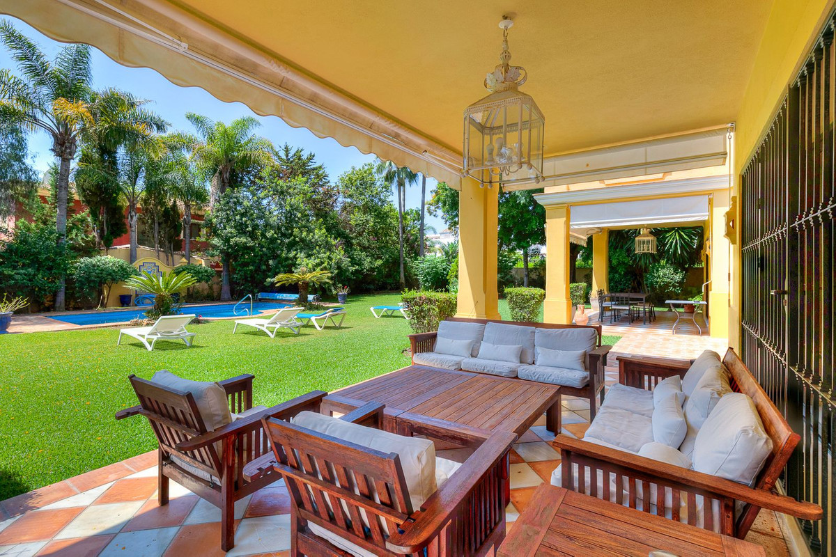 Se vende Villa - Chalet de 5 dormitorios en Costa Del Sol, Málaga, España