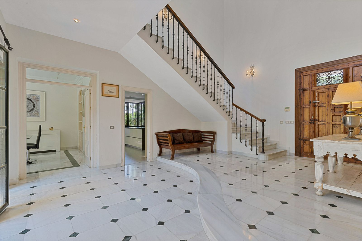 Se vende Villa - Chalet de 5 dormitorios en Costa Del Sol, Málaga, España