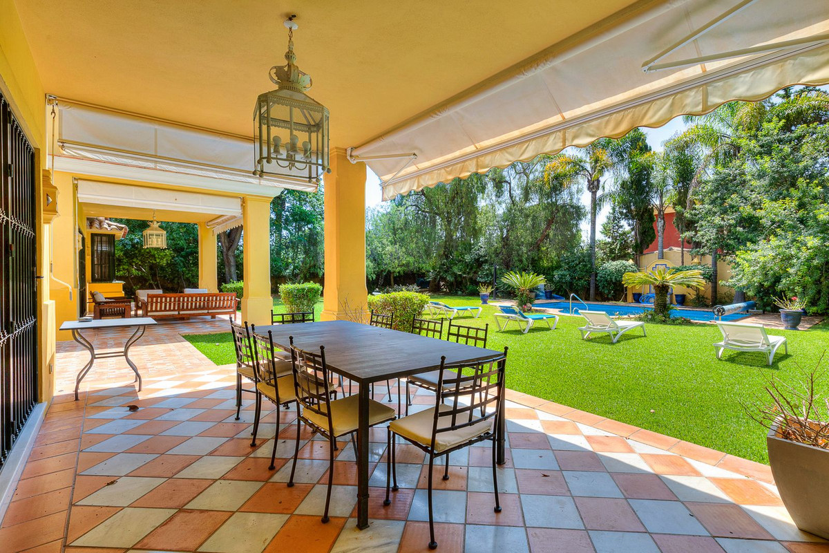 Se vende Villa - Chalet de 5 dormitorios en Costa Del Sol, Málaga, España
