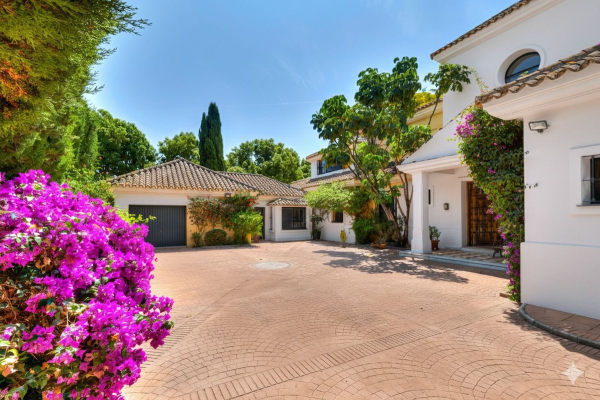 Se vende Villa - Chalet de 5 dormitorios en Costa Del Sol, Málaga, España