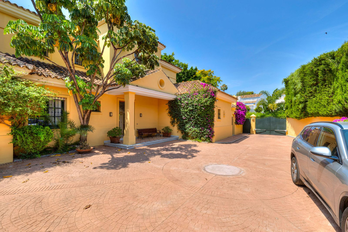 Se vende Villa - Chalet de 5 dormitorios en Costa Del Sol, Málaga, España