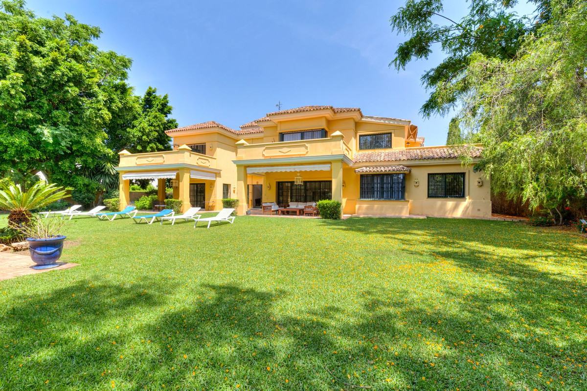 Se vende Villa - Chalet de 5 dormitorios en Costa Del Sol, Málaga, España