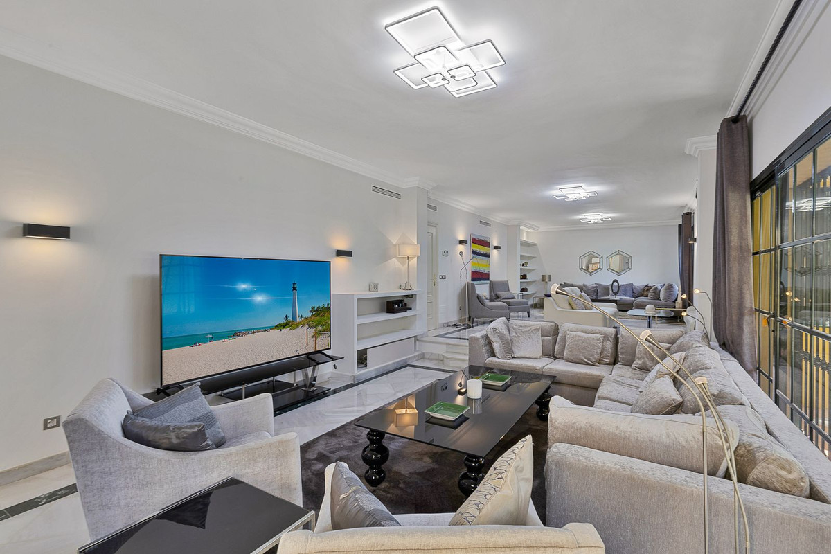 Se vende Villa - Chalet de 5 dormitorios en Costa Del Sol, Málaga, España