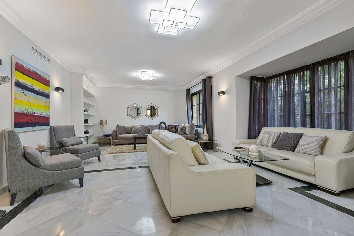 Se vende Villa - Chalet de 5 dormitorios en Costa Del Sol, Málaga, España