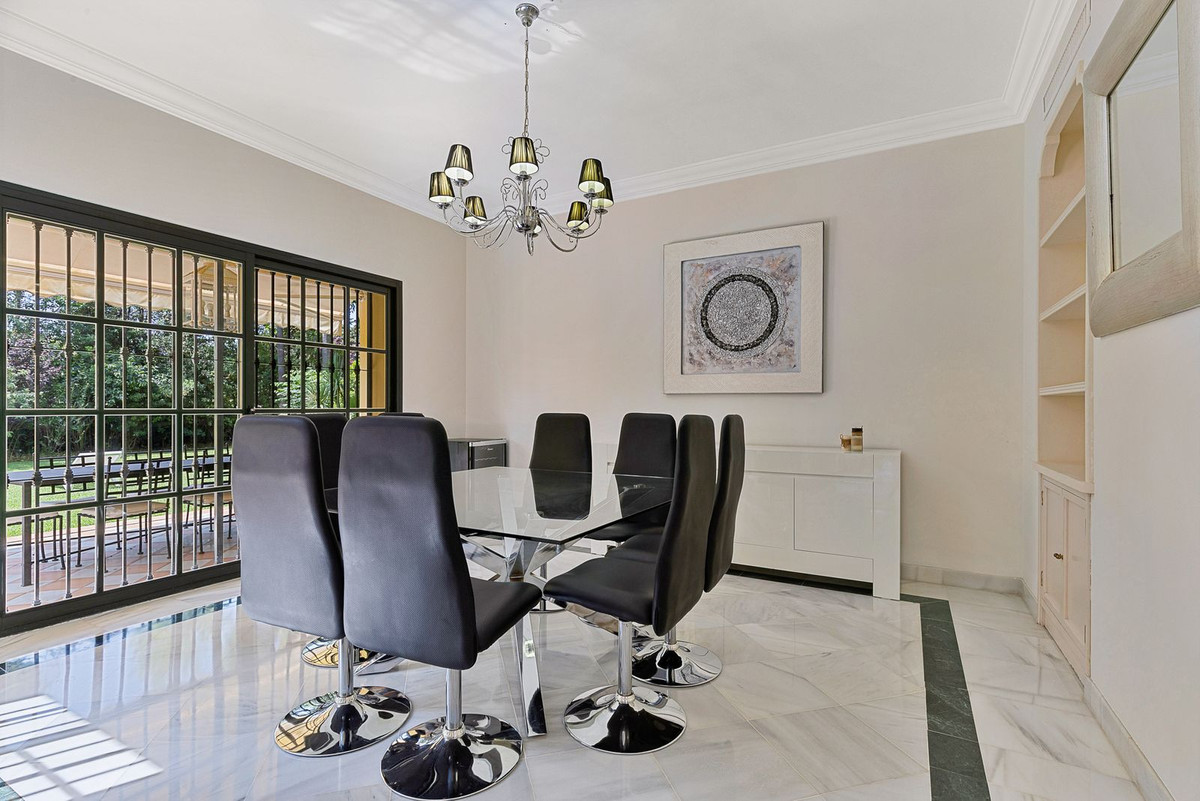 Se vende Villa - Chalet de 5 dormitorios en Costa Del Sol, Málaga, España