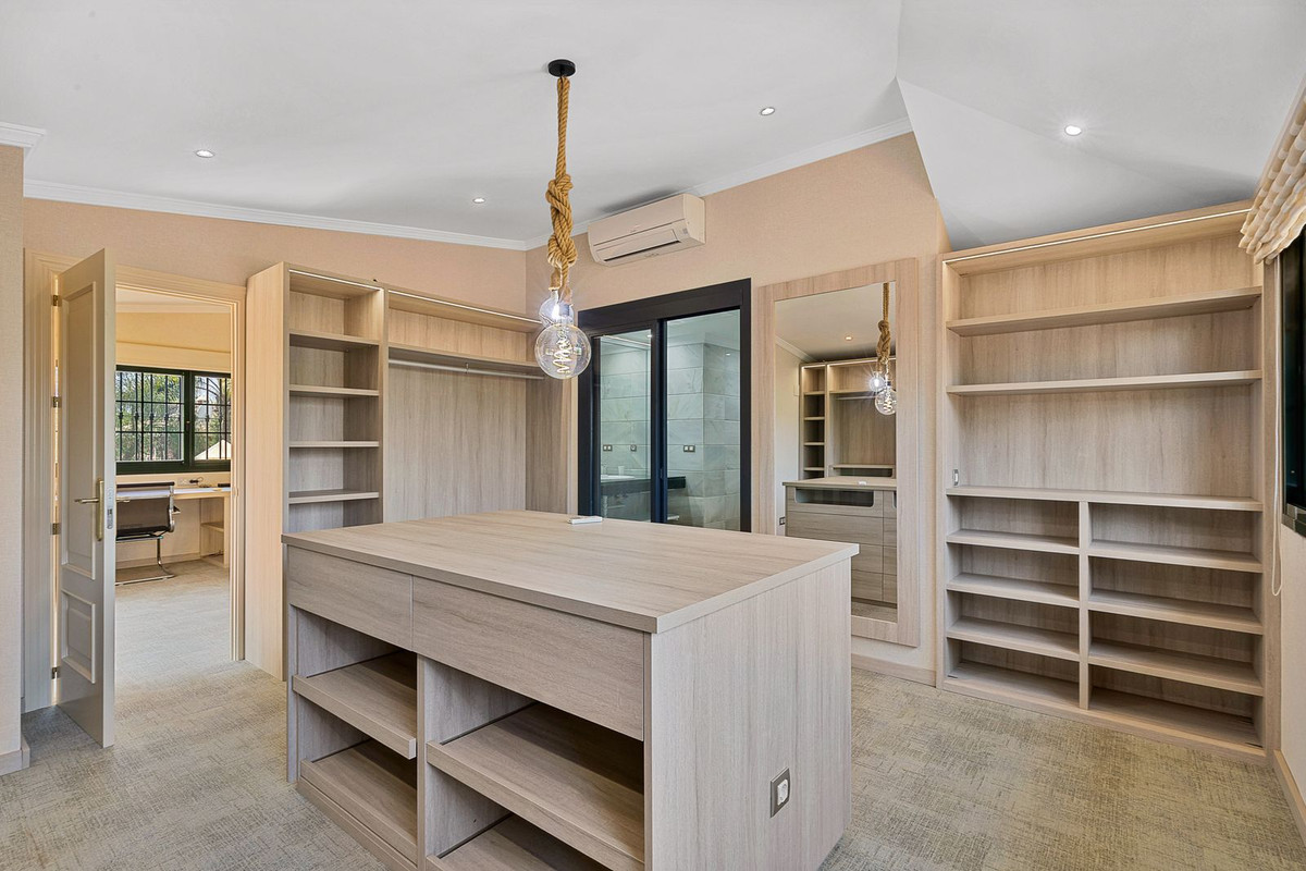 Se vende Villa - Chalet de 5 dormitorios en Costa Del Sol, Málaga, España