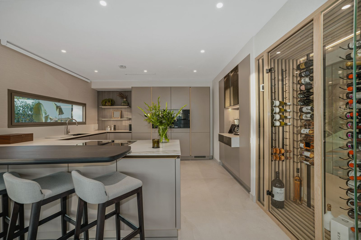 4 Bed Townhouse for sale in Nueva Andalucía Costa Del Sol, Málaga, Spain