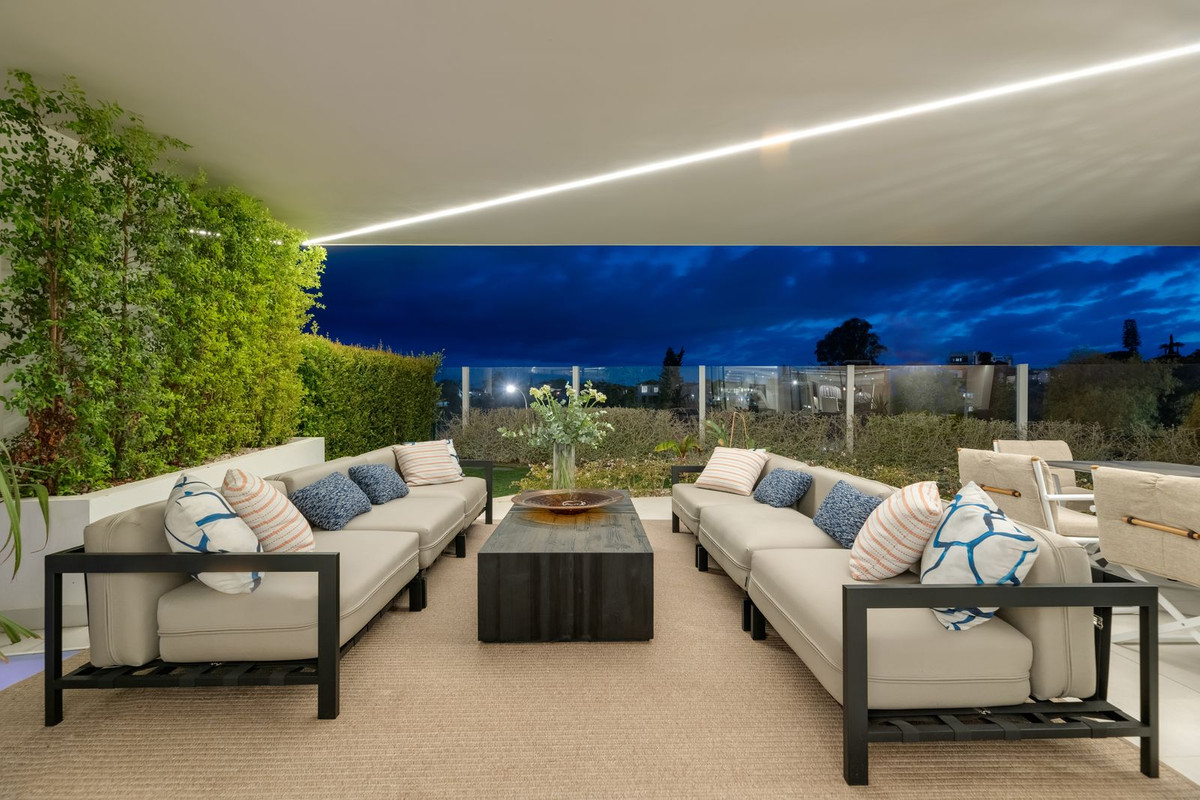 4 Bed Townhouse for sale in Nueva Andalucía Costa Del Sol, Málaga, Spain
