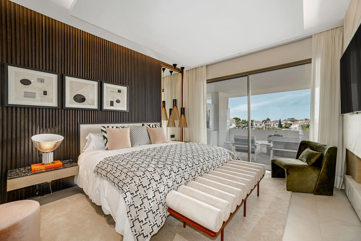 4 Bed Townhouse for sale in Nueva Andalucía Costa Del Sol, Málaga, Spain