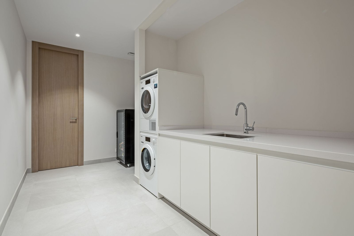 4 Bed Townhouse for sale in Nueva Andalucía Costa Del Sol, Málaga, Spain