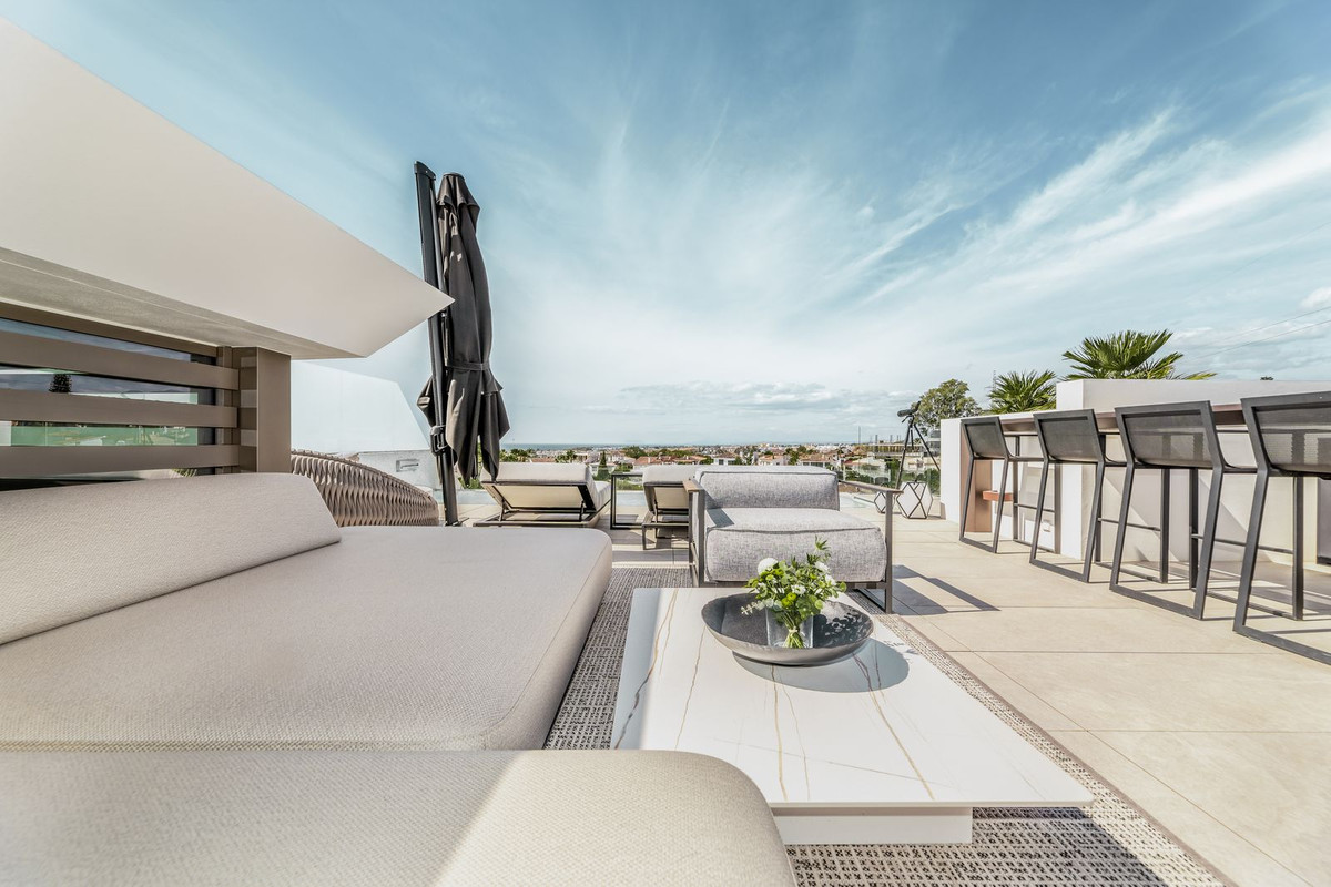 4 Bed Townhouse for sale in Nueva Andalucía Costa Del Sol, Málaga, Spain