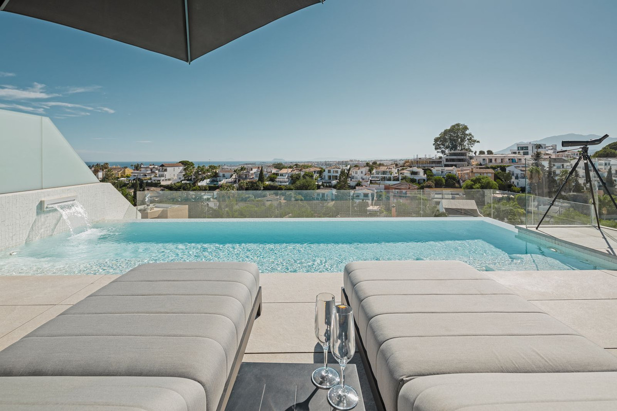 4 Bed Townhouse for sale in Nueva Andalucía Costa Del Sol, Málaga, Spain