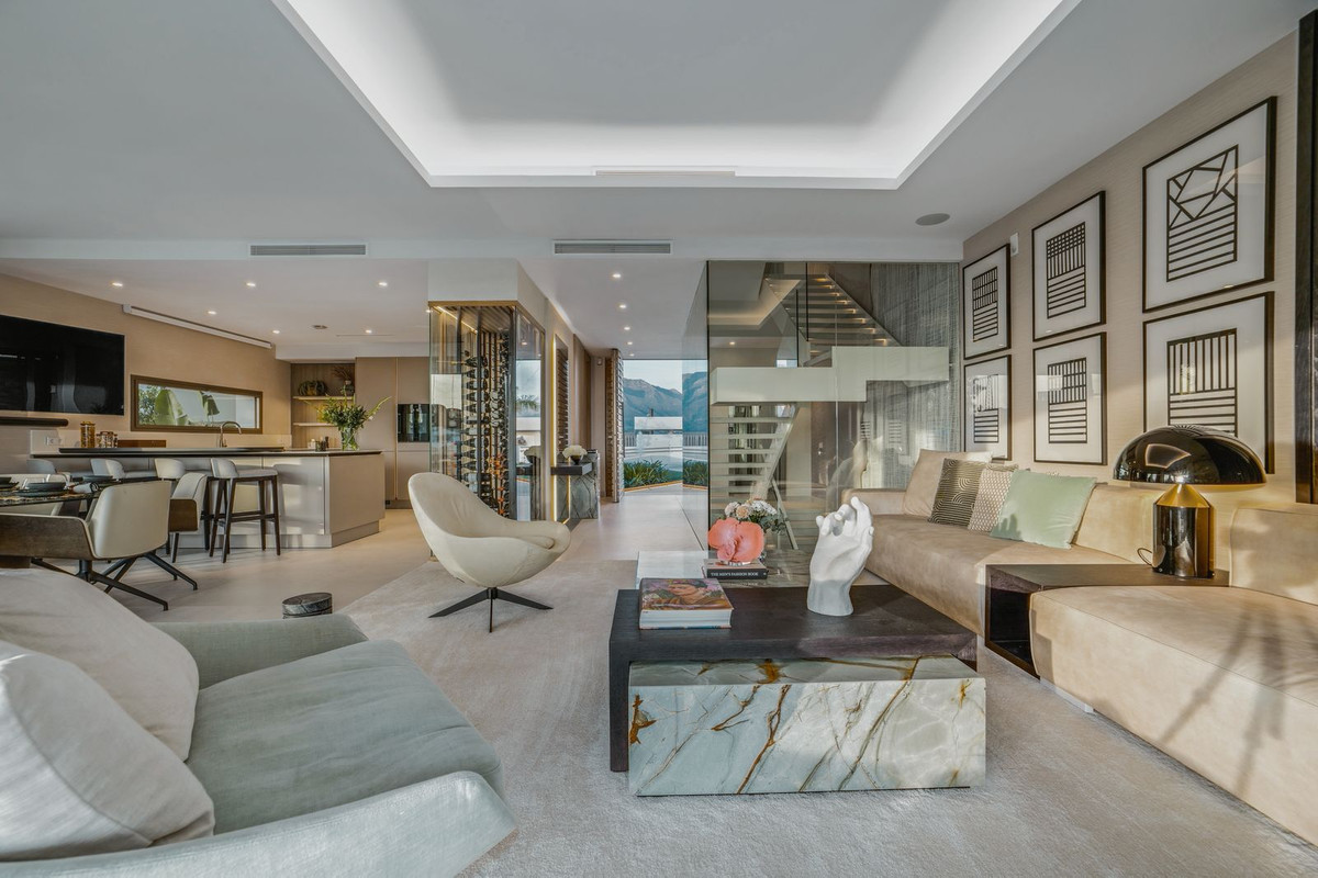 4 Bed Townhouse for sale in Nueva Andalucía Costa Del Sol, Málaga, Spain