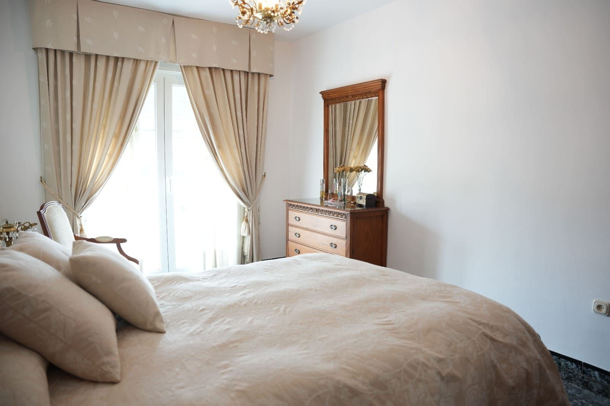 5 Bed Townhouse for sale in Arroyo De La Miel Costa Del Sol, Málaga, Spain