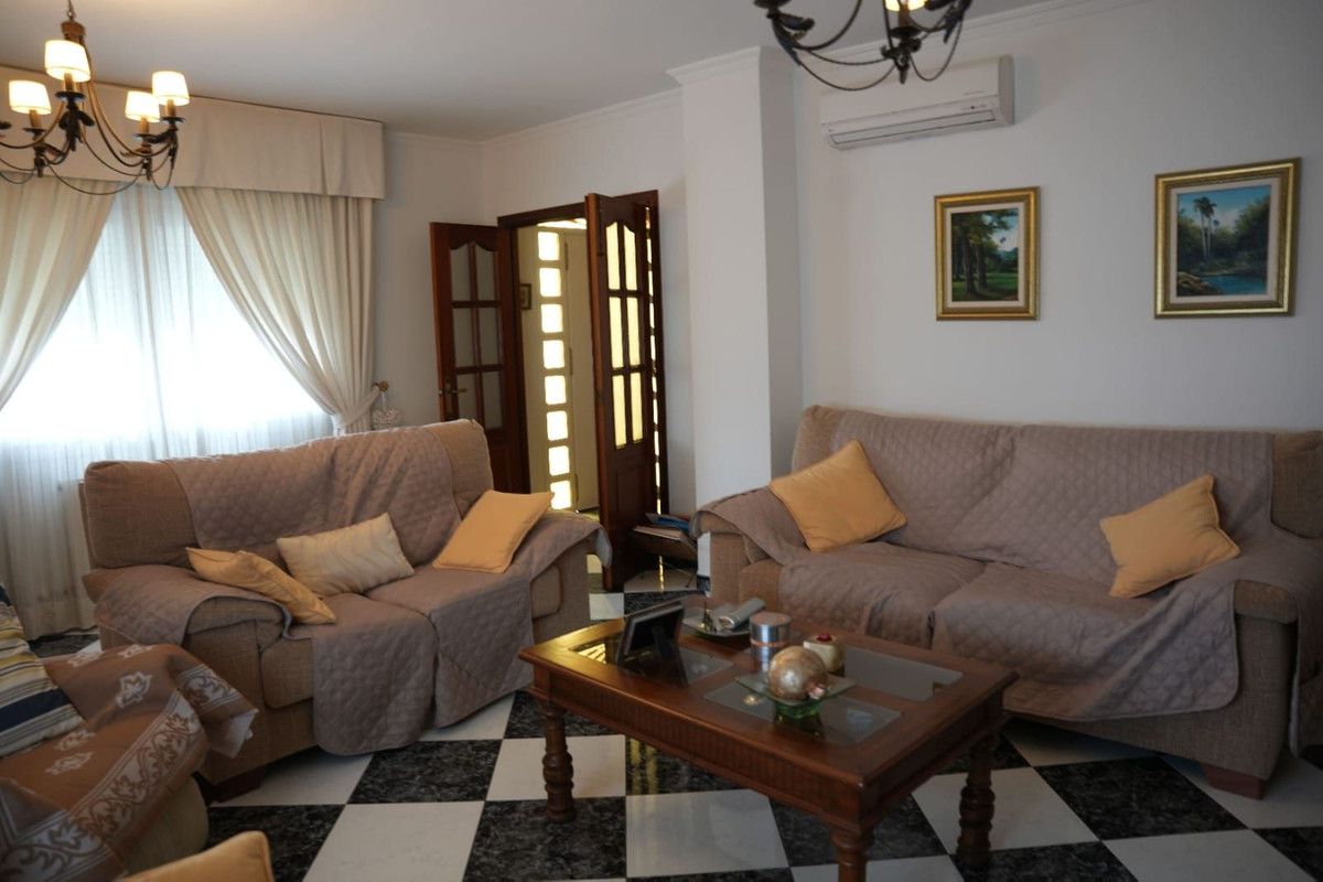 5 Bed Townhouse for sale in Arroyo De La Miel Costa Del Sol, Málaga, Spain