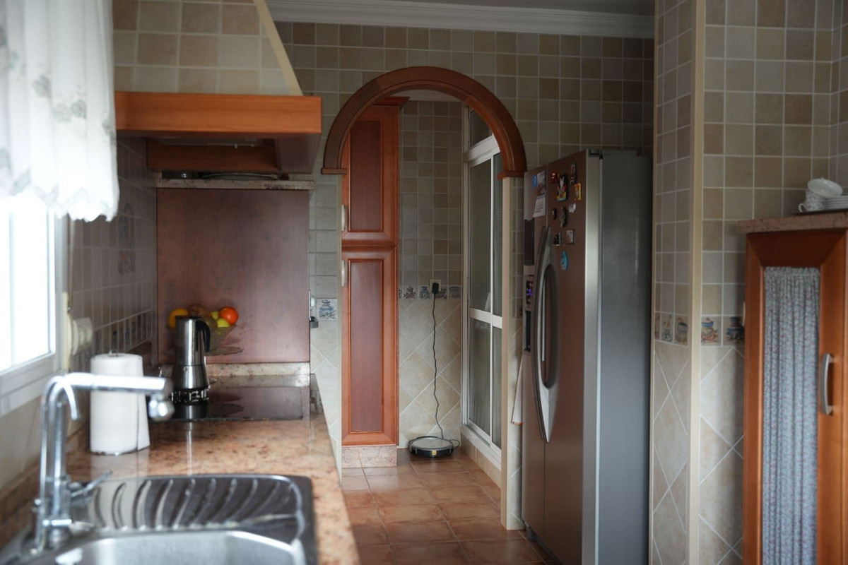 5 Bed Townhouse for sale in Arroyo De La Miel Costa Del Sol, Málaga, Spain