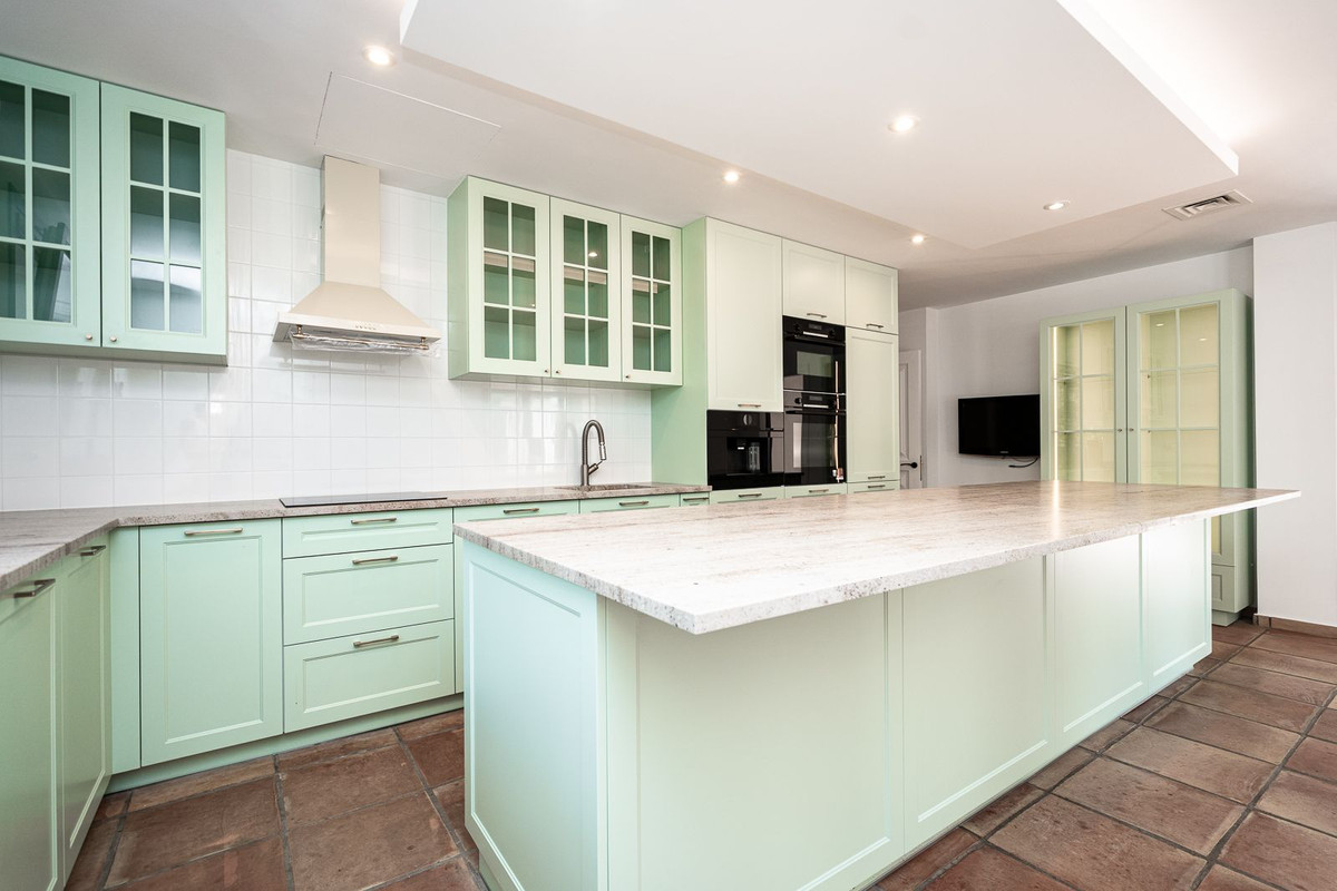 6 Bed Townhouse for sale in Guadalmina Baja Costa Del Sol, Málaga, Spain