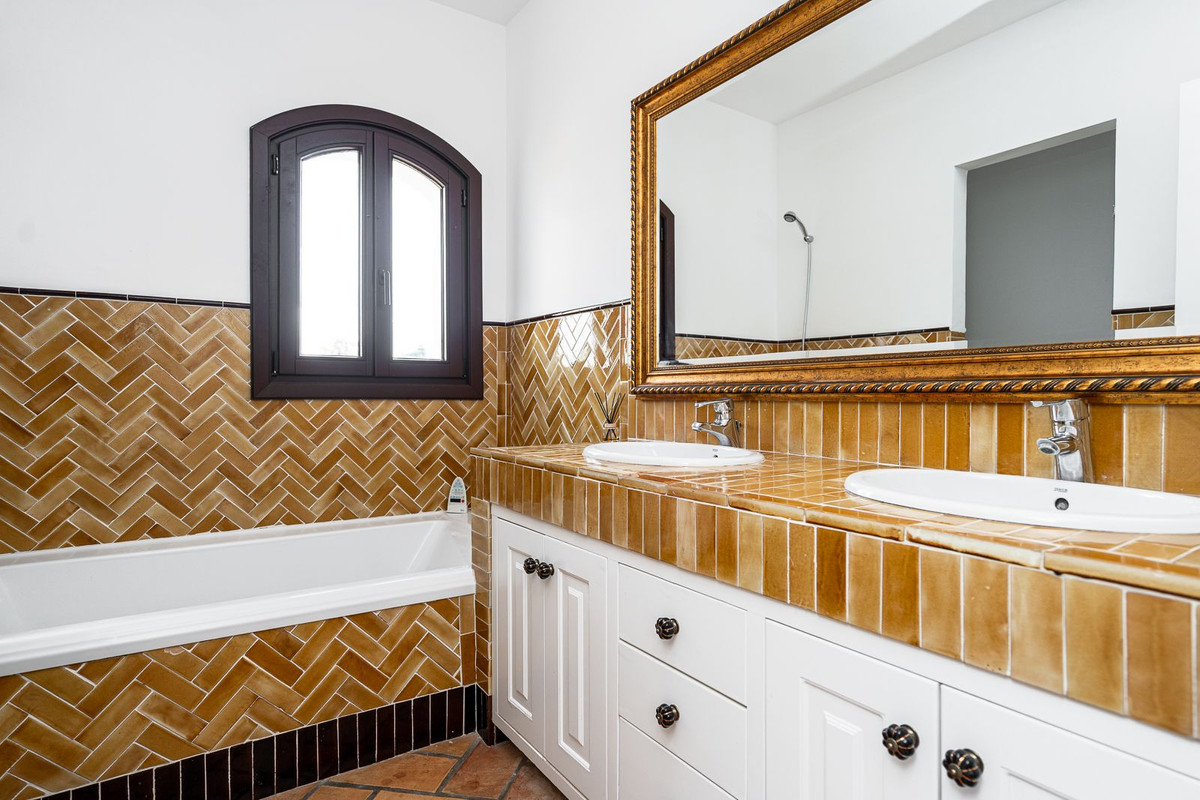 6 Bed Townhouse for sale in Guadalmina Baja Costa Del Sol, Málaga, Spain