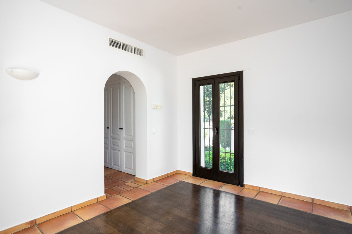 6 Bed Townhouse for sale in Guadalmina Baja Costa Del Sol, Málaga, Spain