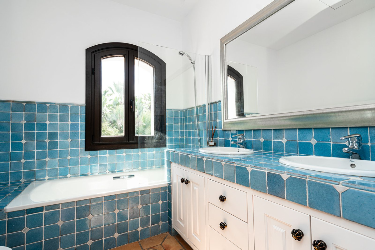 6 Bed Townhouse for sale in Guadalmina Baja Costa Del Sol, Málaga, Spain