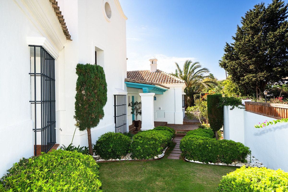 6 Bed Townhouse for sale in Guadalmina Baja Costa Del Sol, Málaga, Spain