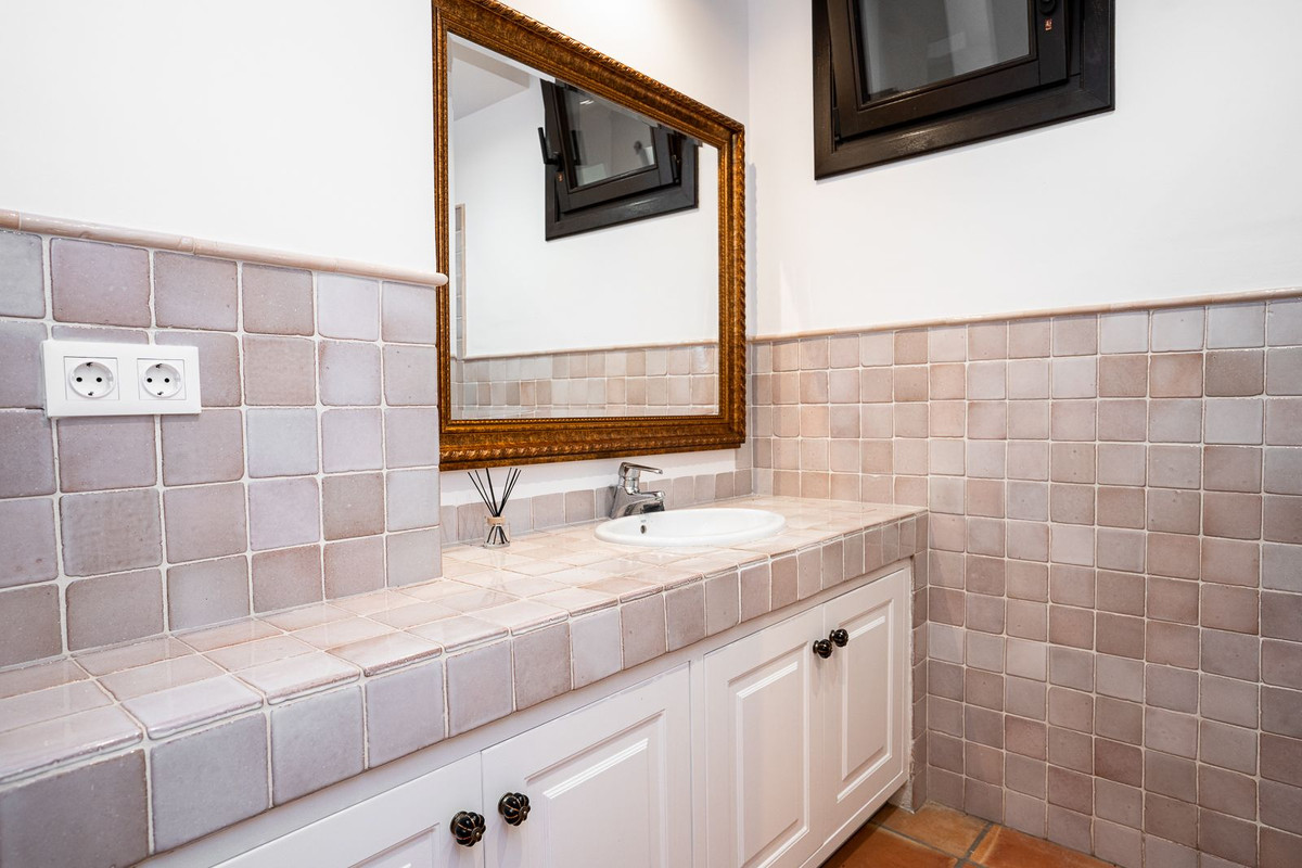 6 Bed Townhouse for sale in Guadalmina Baja Costa Del Sol, Málaga, Spain