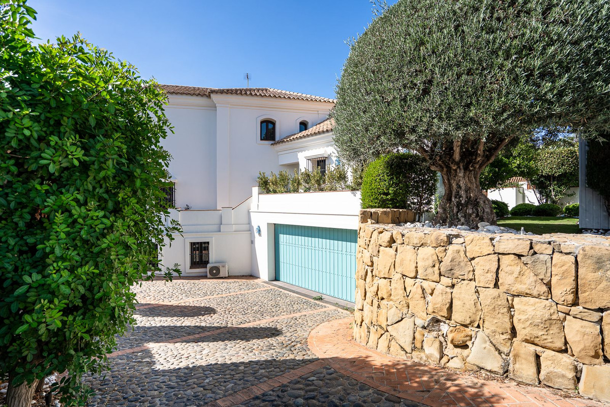 6 Bed Townhouse for sale in Guadalmina Baja Costa Del Sol, Málaga, Spain