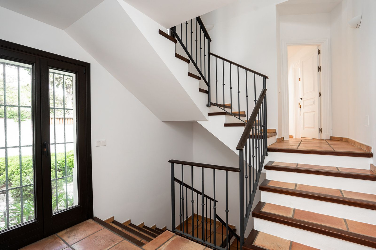 6 Bed Townhouse for sale in Guadalmina Baja Costa Del Sol, Málaga, Spain