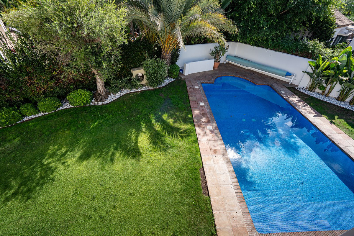 6 Bed Townhouse for sale in Guadalmina Baja Costa Del Sol, Málaga, Spain