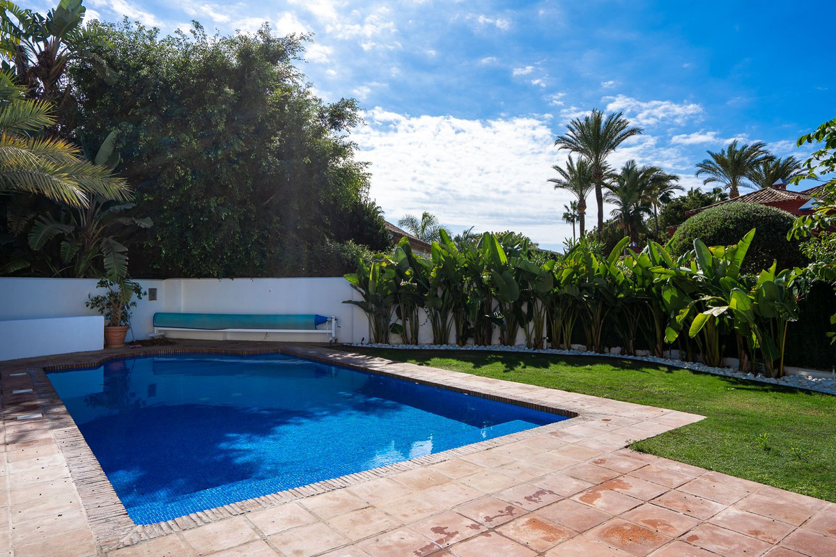 6 Bed Townhouse for sale in Guadalmina Baja Costa Del Sol, Málaga, Spain
