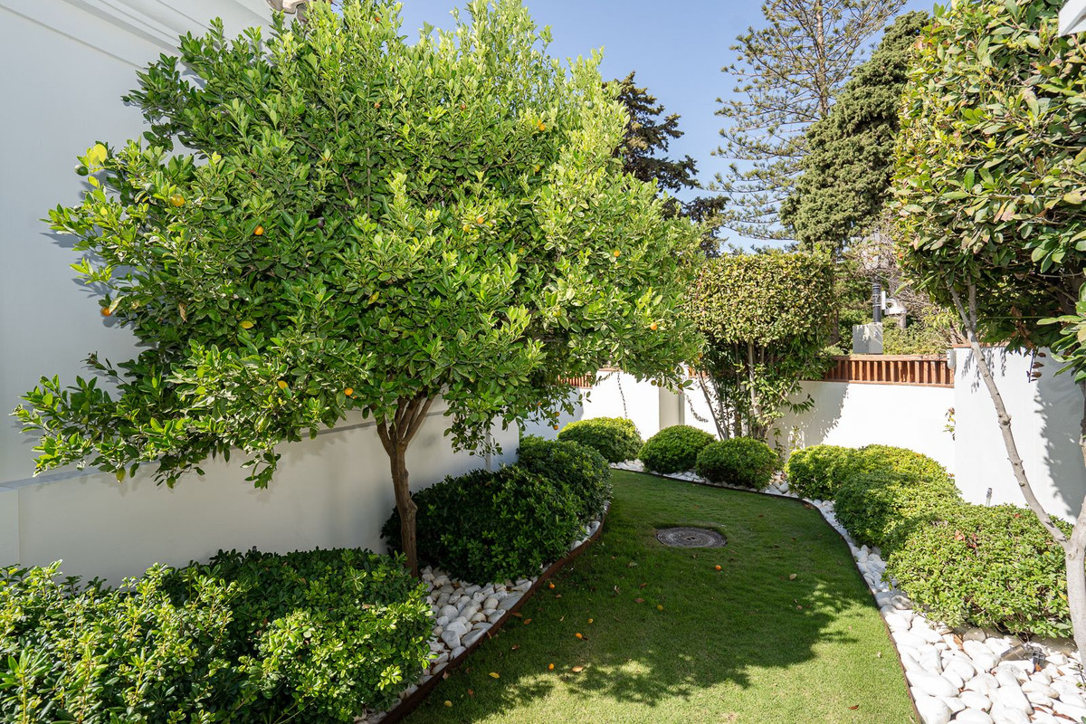 6 Bed Townhouse for sale in Guadalmina Baja Costa Del Sol, Málaga, Spain