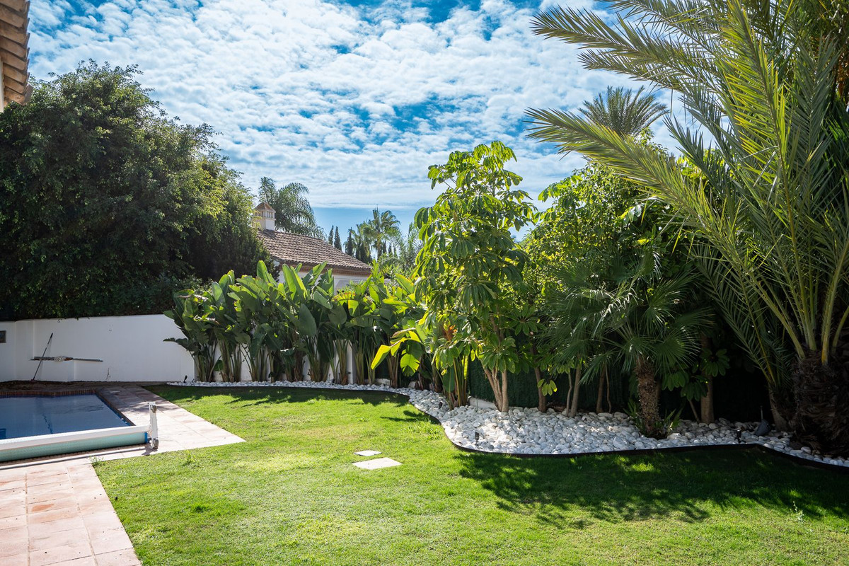 6 Bed Townhouse for sale in Guadalmina Baja Costa Del Sol, Málaga, Spain