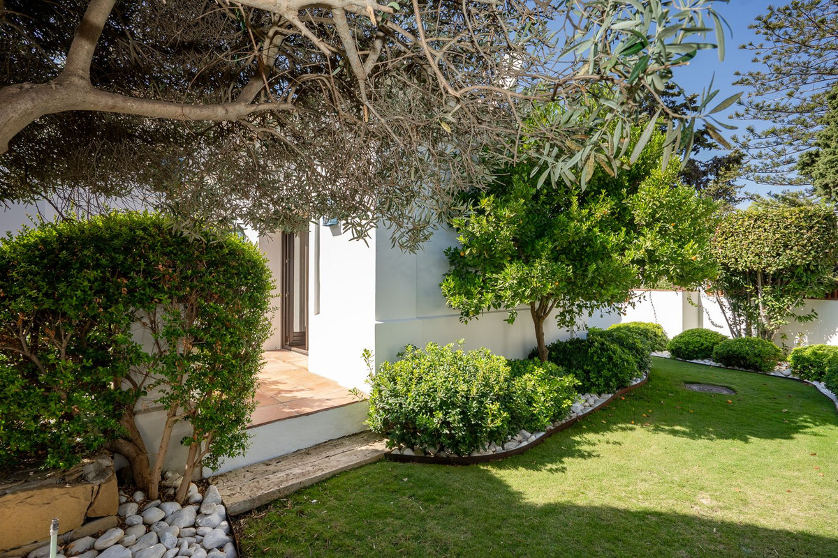 6 Bed Townhouse for sale in Guadalmina Baja Costa Del Sol, Málaga, Spain