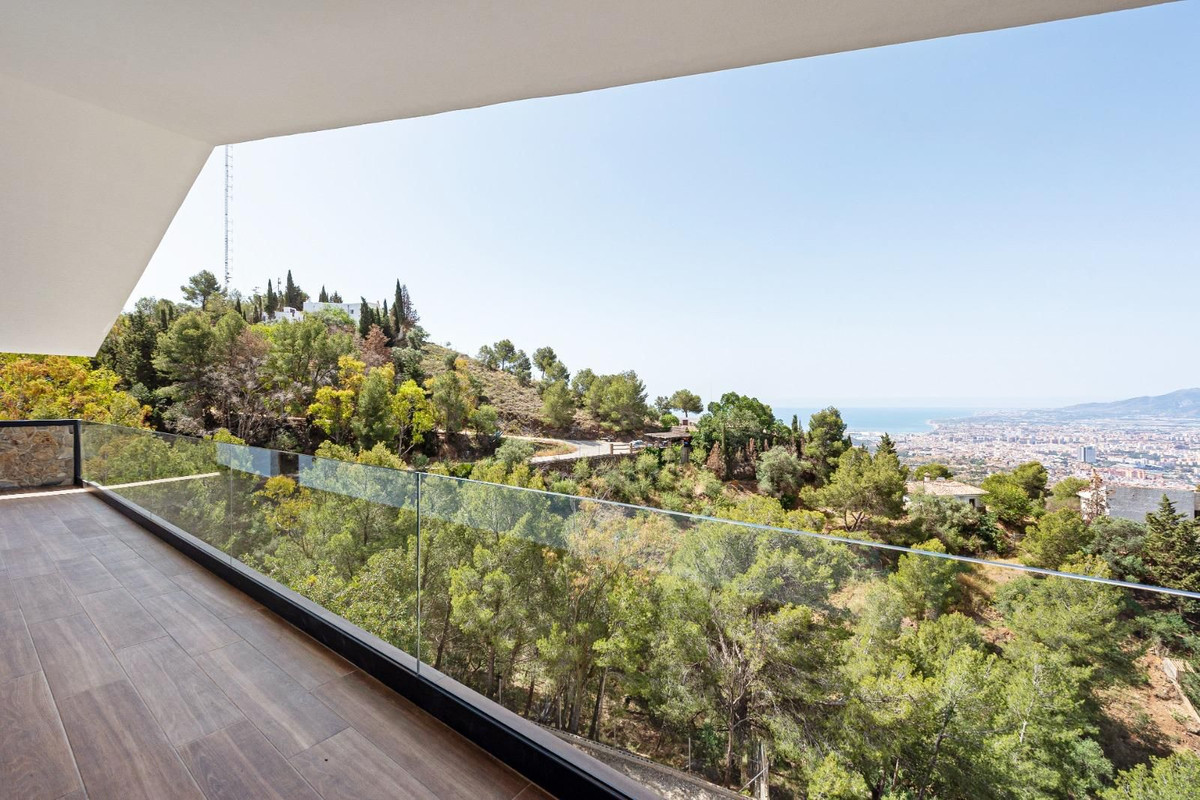 6 Bed Townhouse for sale in Málaga Este Costa Del Sol, Málaga, Spain