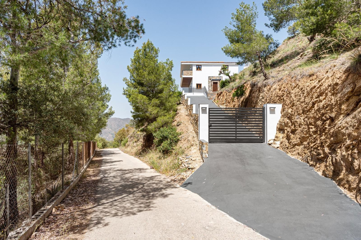 6 Bed Townhouse for sale in Málaga Este Costa Del Sol, Málaga, Spain