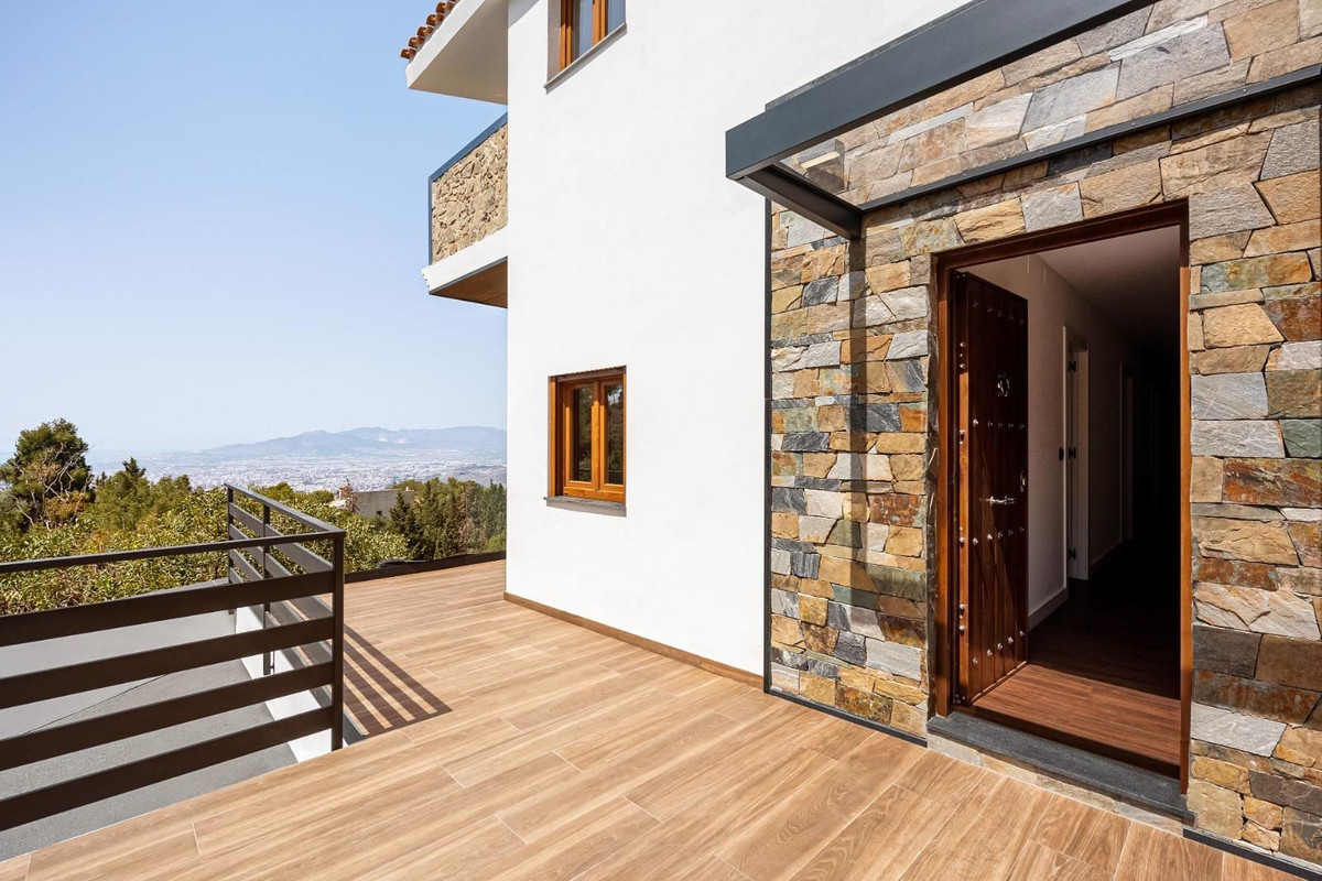 6 Bed Townhouse for sale in Málaga Este Costa Del Sol, Málaga, Spain