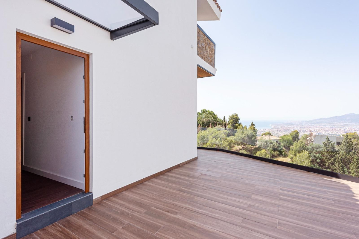 6 Bed Townhouse for sale in Málaga Este Costa Del Sol, Málaga, Spain