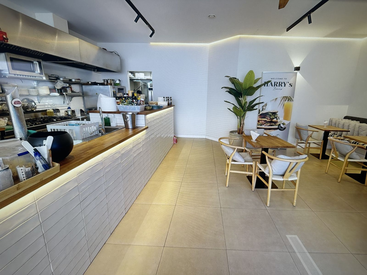 Commercial unit for sale in Puerto Banús Costa Del Sol, Málaga, Spain
