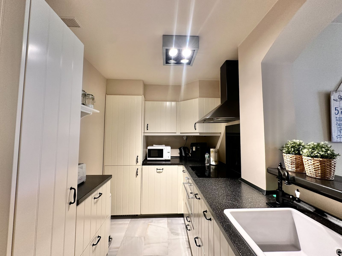2 Bed Apartment for sale in Calahonda Costa Del Sol, Málaga, Spain