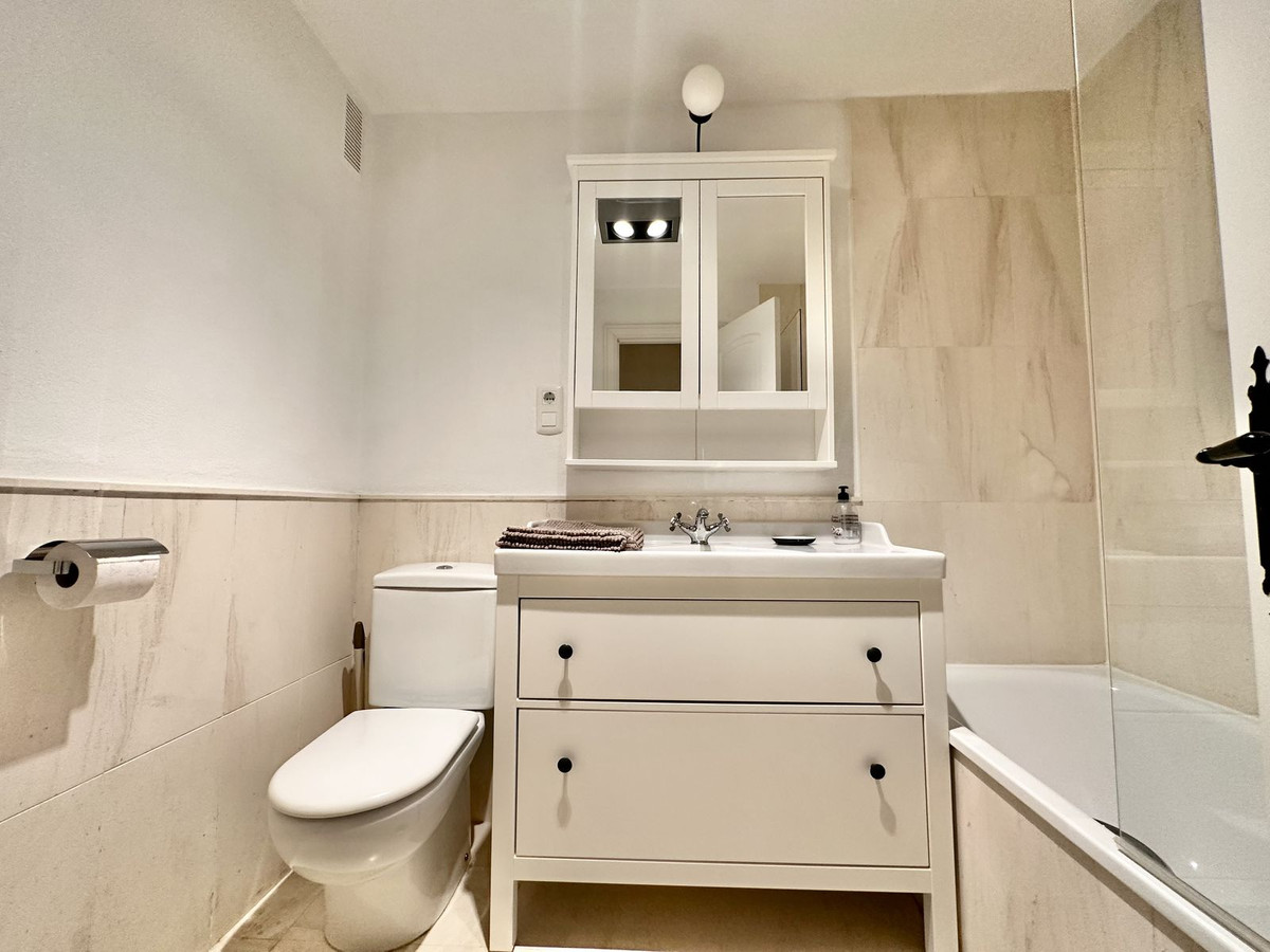 2 Bed Apartment for sale in Calahonda Costa Del Sol, Málaga, Spain
