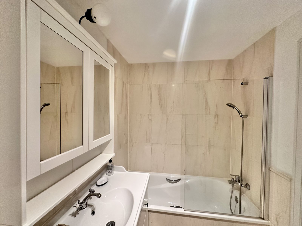2 Bed Apartment for sale in Calahonda Costa Del Sol, Málaga, Spain