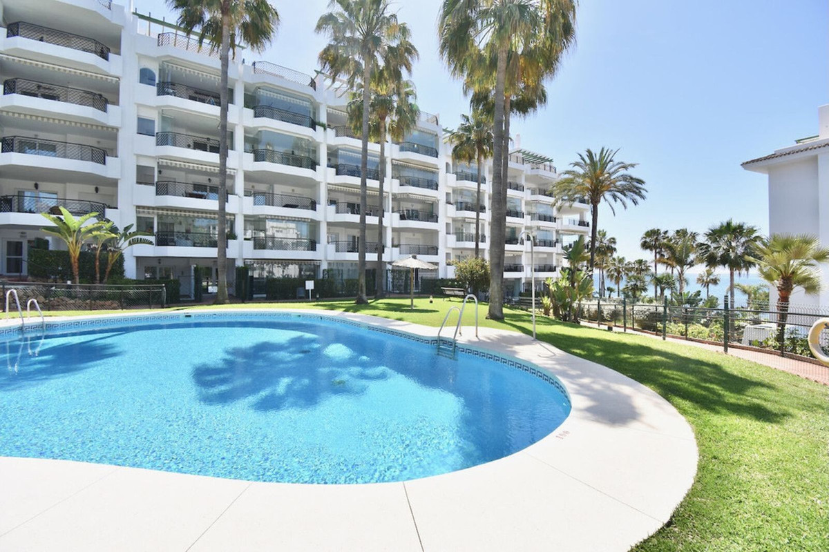 2 Bed Apartment for sale in Calahonda Costa Del Sol, Málaga, Spain