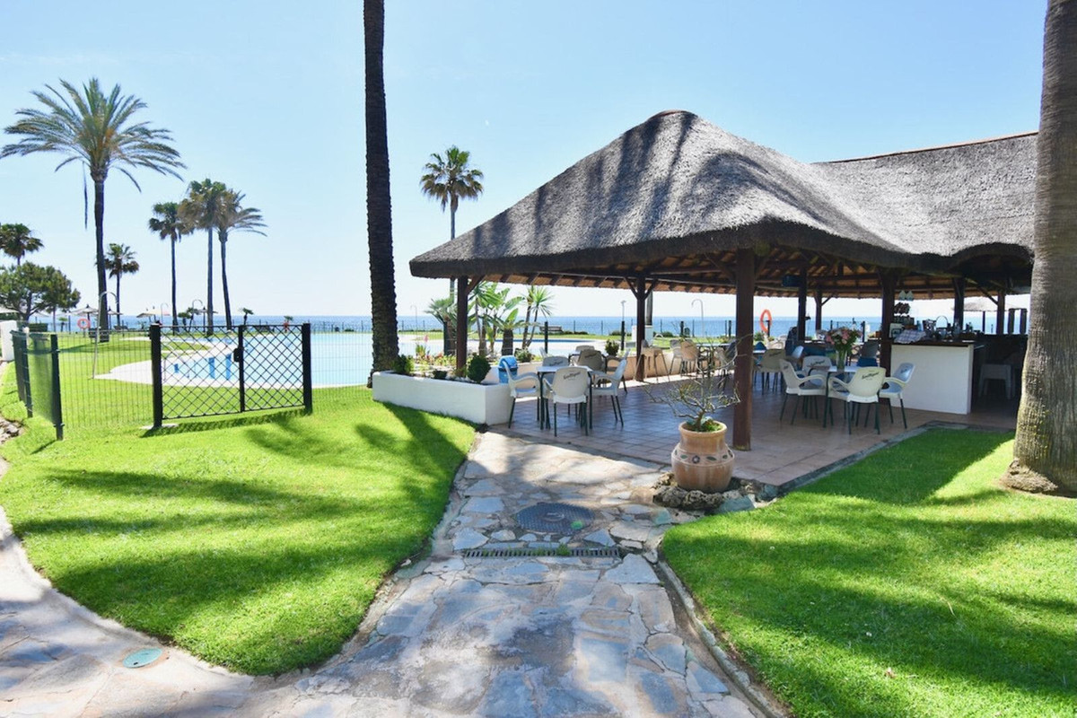 2 Bed Apartment for sale in Calahonda Costa Del Sol, Málaga, Spain
