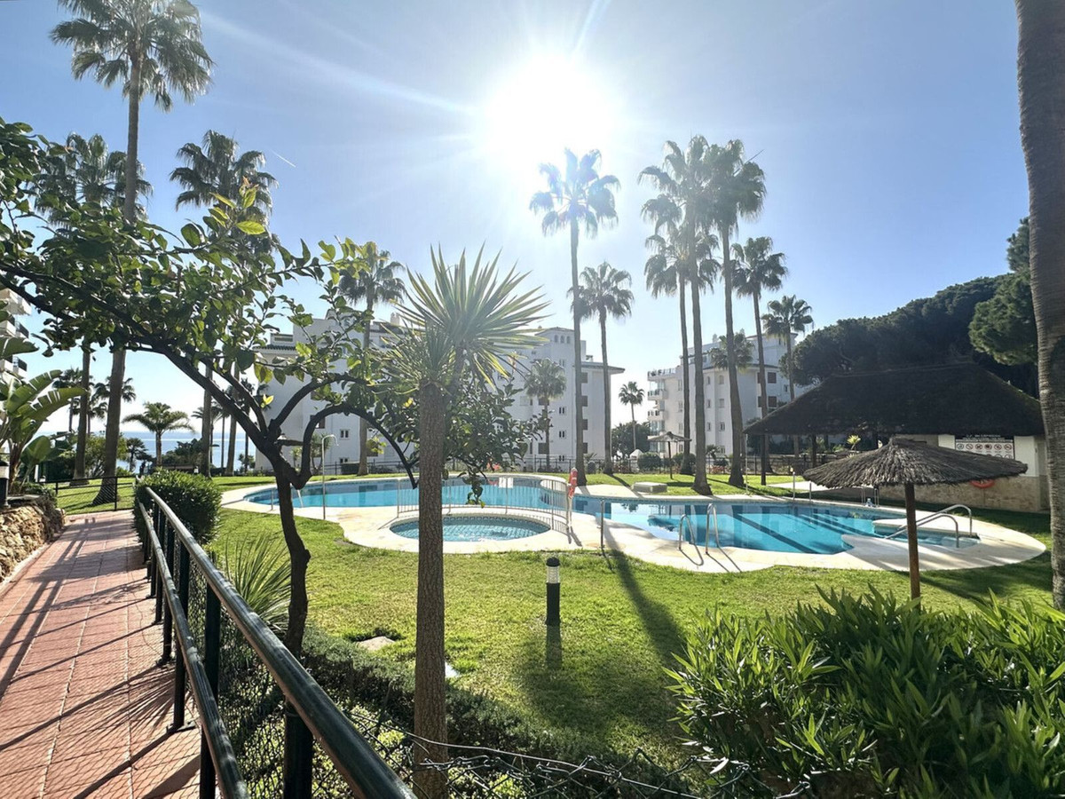 2 Bed Apartment for sale in Calahonda Costa Del Sol, Málaga, Spain