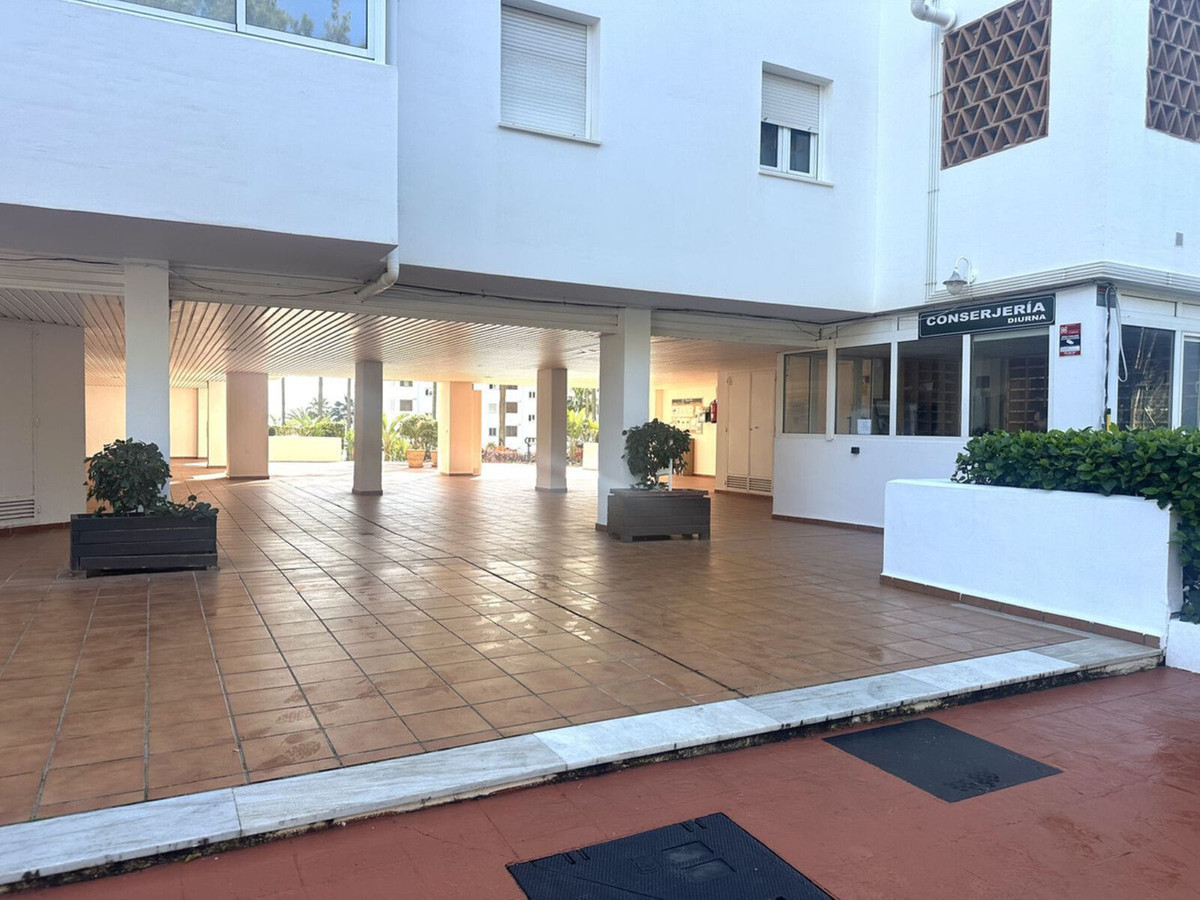 2 Bed Apartment for sale in Calahonda Costa Del Sol, Málaga, Spain